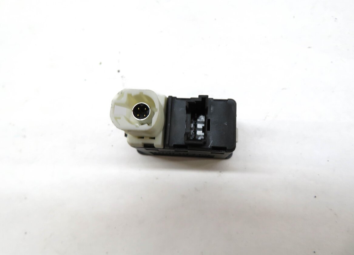Thumbnail 3: 2015 BMW X5 (F15) RADIO STEREO AUXILIARY AUDIO IN INPUT JACK w/ USB