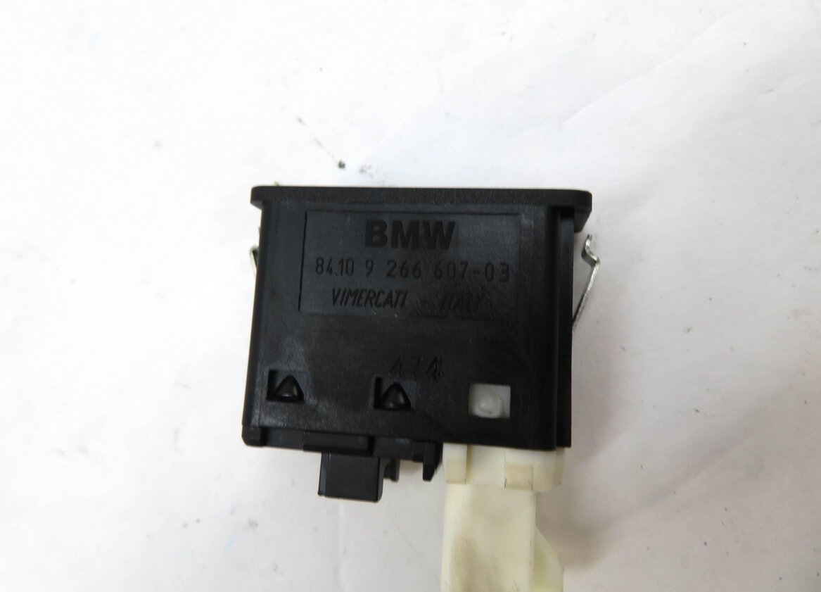 Thumbnail 4: 2015 BMW X5 (F15) RADIO STEREO AUXILIARY AUDIO IN INPUT JACK w/ USB