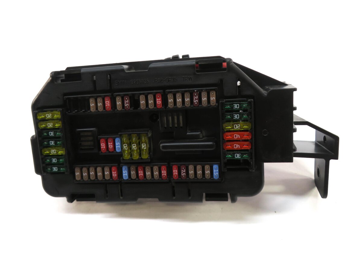 Thumbnail 3: 2015 BMW X5 (F15) FRONT POWER DISTRIBUTION FUSE BOX