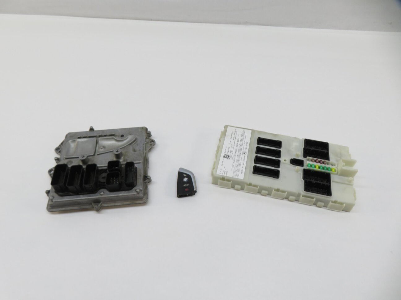 Thumbnail 2: 2016 BMW X5 (F15) 3.0L N55 TURBO ENGINE ECM DME BCM IMMOBILIZER MODULE KEY SET