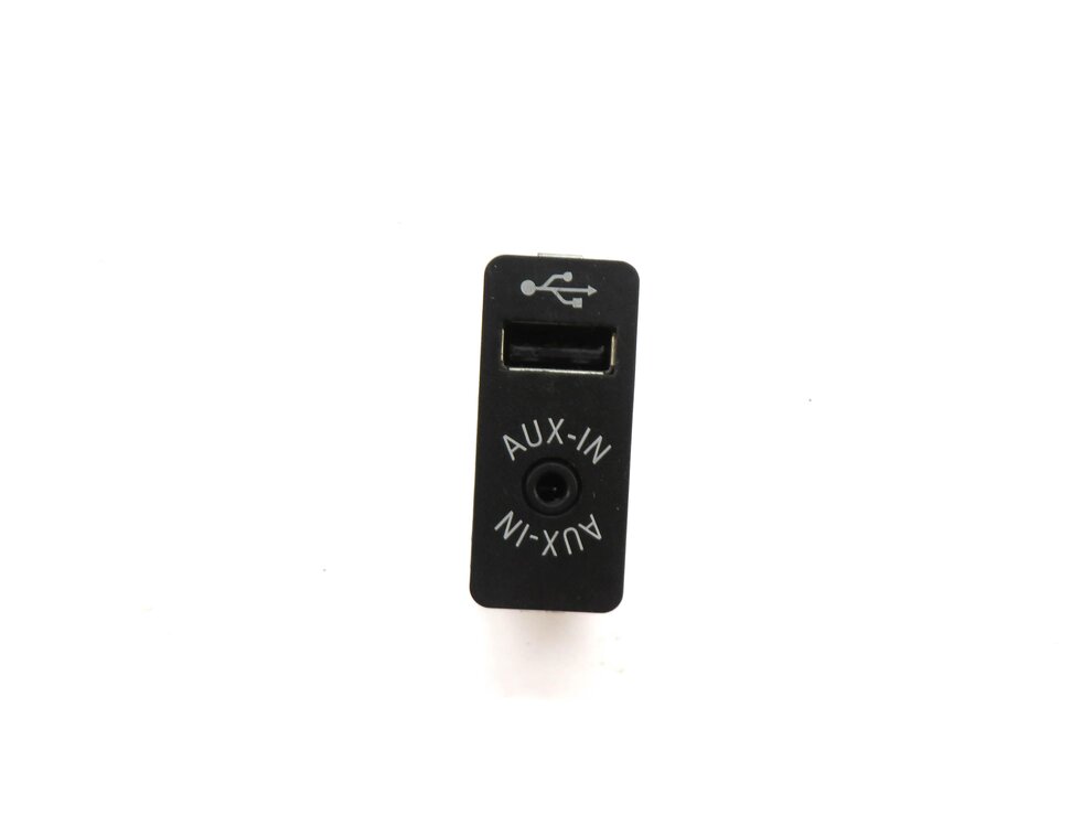 Thumbnail 2: 2016 BMW X5 (F15) AUX AUXILIARY AUDIO IN INPUT JACK w/ USB PLUG
