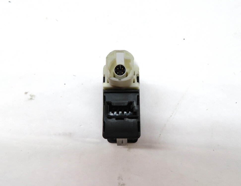 Thumbnail 3: 2016 BMW X5 (F15) AUX AUXILIARY AUDIO IN INPUT JACK w/ USB PLUG