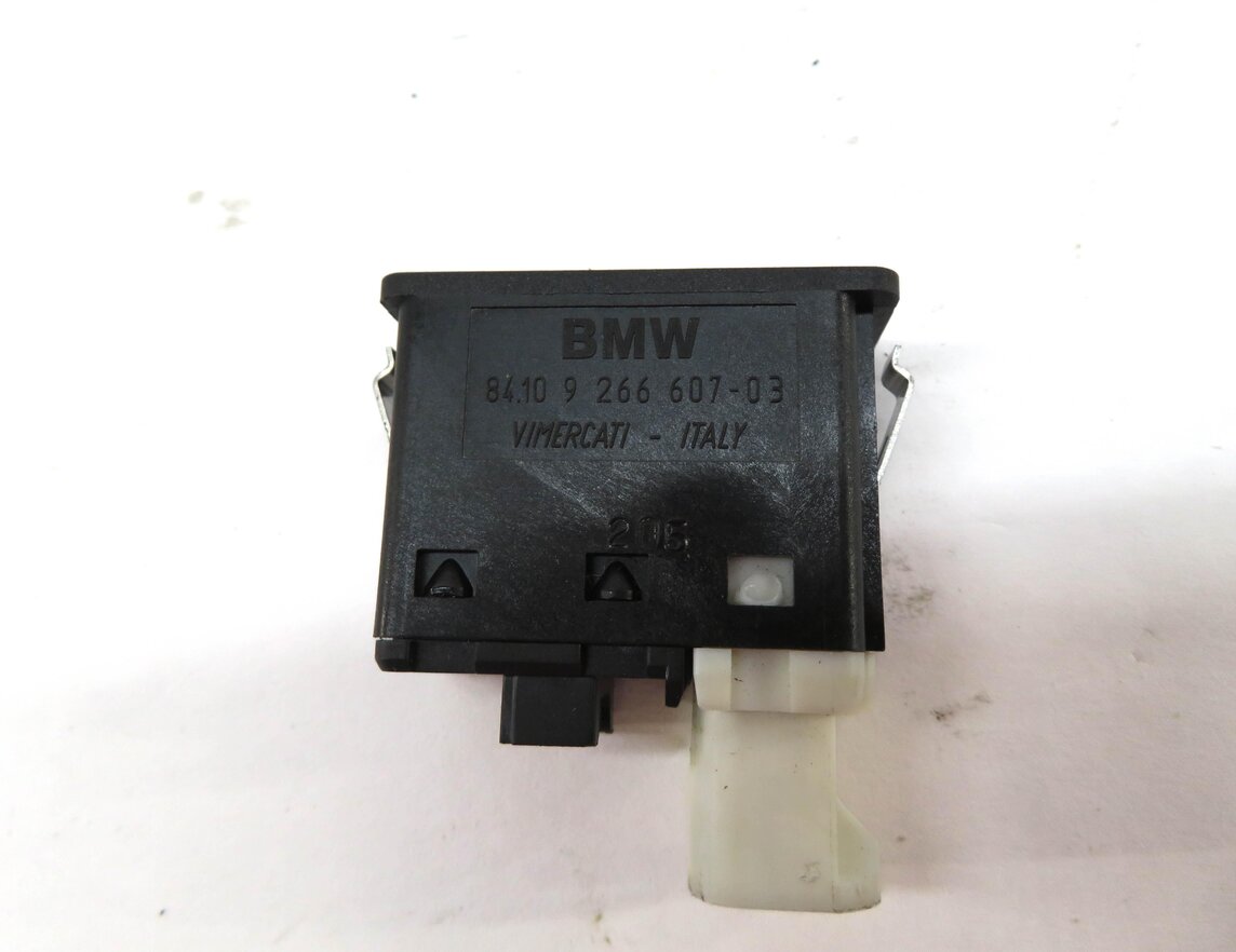Thumbnail 4: 2016 BMW X5 (F15) AUX AUXILIARY AUDIO IN INPUT JACK w/ USB PLUG