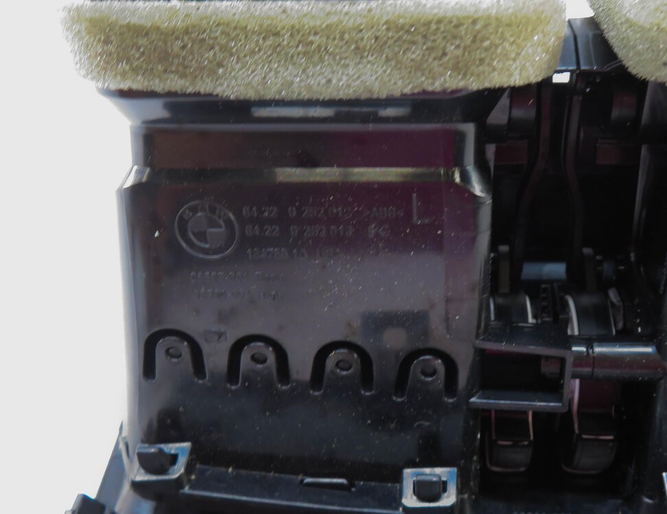 Thumbnail 6: 2016 BMW X5 (F15) REAR CENTER CONSOLE HEATER A/C AIR VENT
