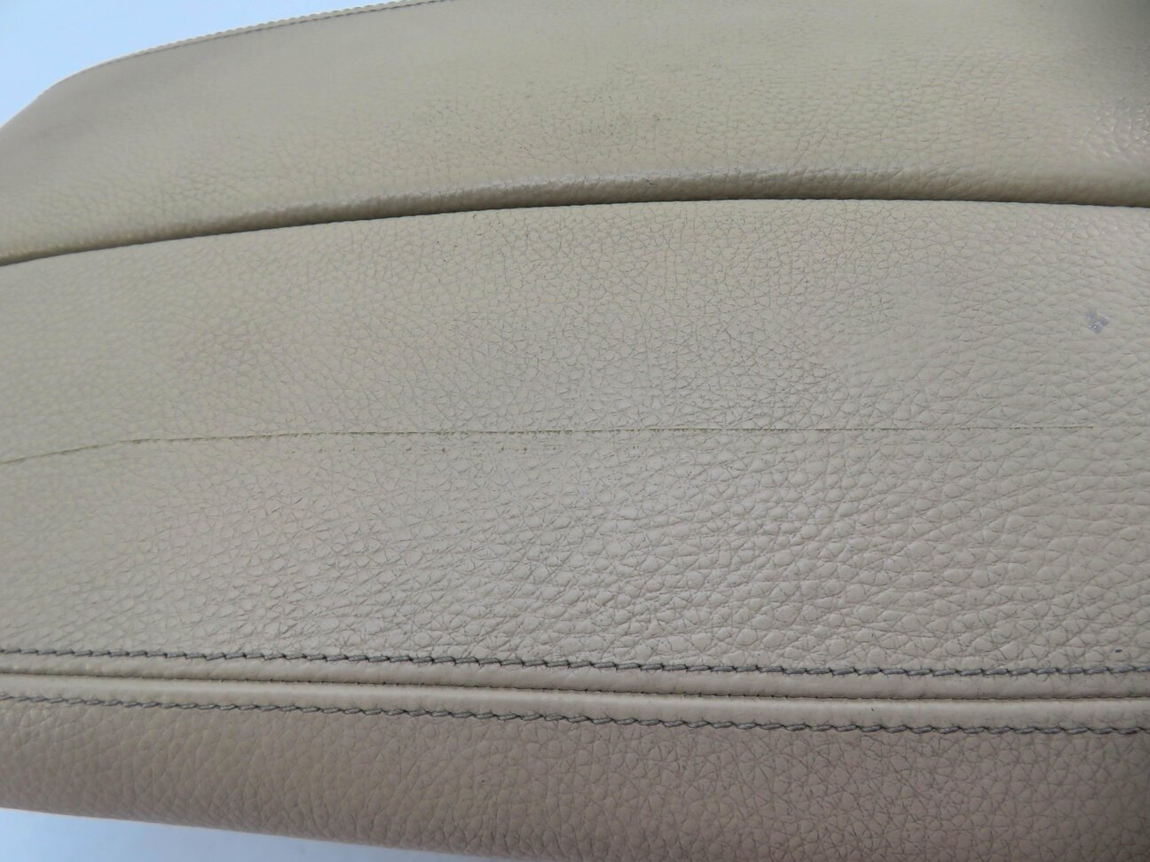 Thumbnail 7: 2014-2019 BMW X5 X6 (F15 F16) FRONT CENTER CONSOLE ARM REST COMPARTMENT (BEIGE)