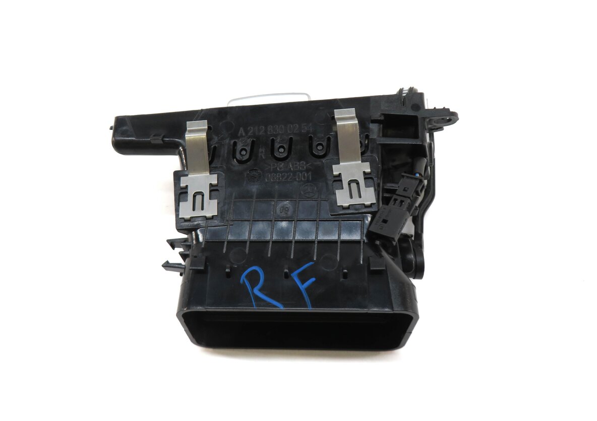 Thumbnail 3: 2010 MERCEDES E350 (W212) RIGHT FRONT PASSENGER DASH HEATER A/C AIR VENT