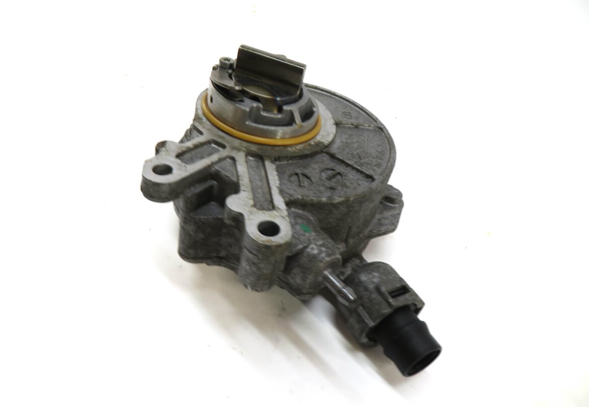 Thumbnail 2: 10-17 BMW 5 7 M5 X6 X6 X5M X6M (F01 F10 F15 F16 F85 F86) 4.4L BRAKE VACUUM PUMP