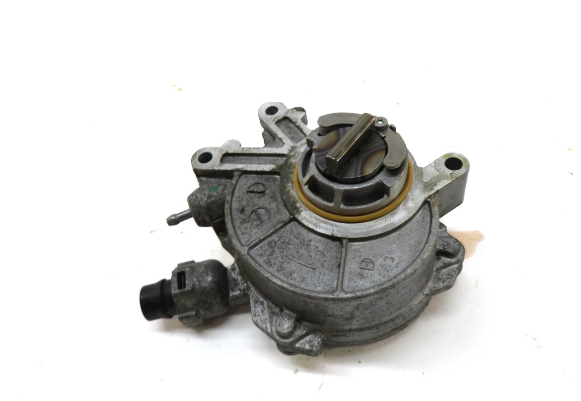 Thumbnail 3: 10-17 BMW 5 7 M5 X6 X6 X5M X6M (F01 F10 F15 F16 F85 F86) 4.4L BRAKE VACUUM PUMP