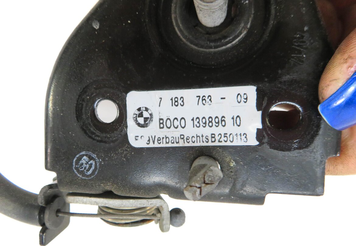 Thumbnail 6: 2013 BMW 750i (F01) FRONT HOOD SAFETY LATCH CATCH HOOK SET w/ RELEASE LEVER