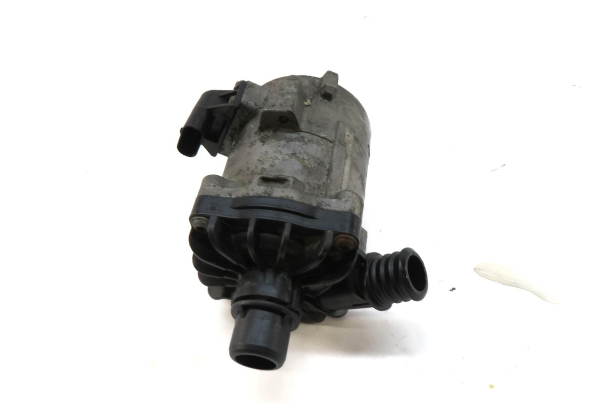 Thumbnail 2: 2013 BMW 750i (F01) 4.4L N63 V8 ENGINE SECONDARY AUXILIARY WATER PUMP