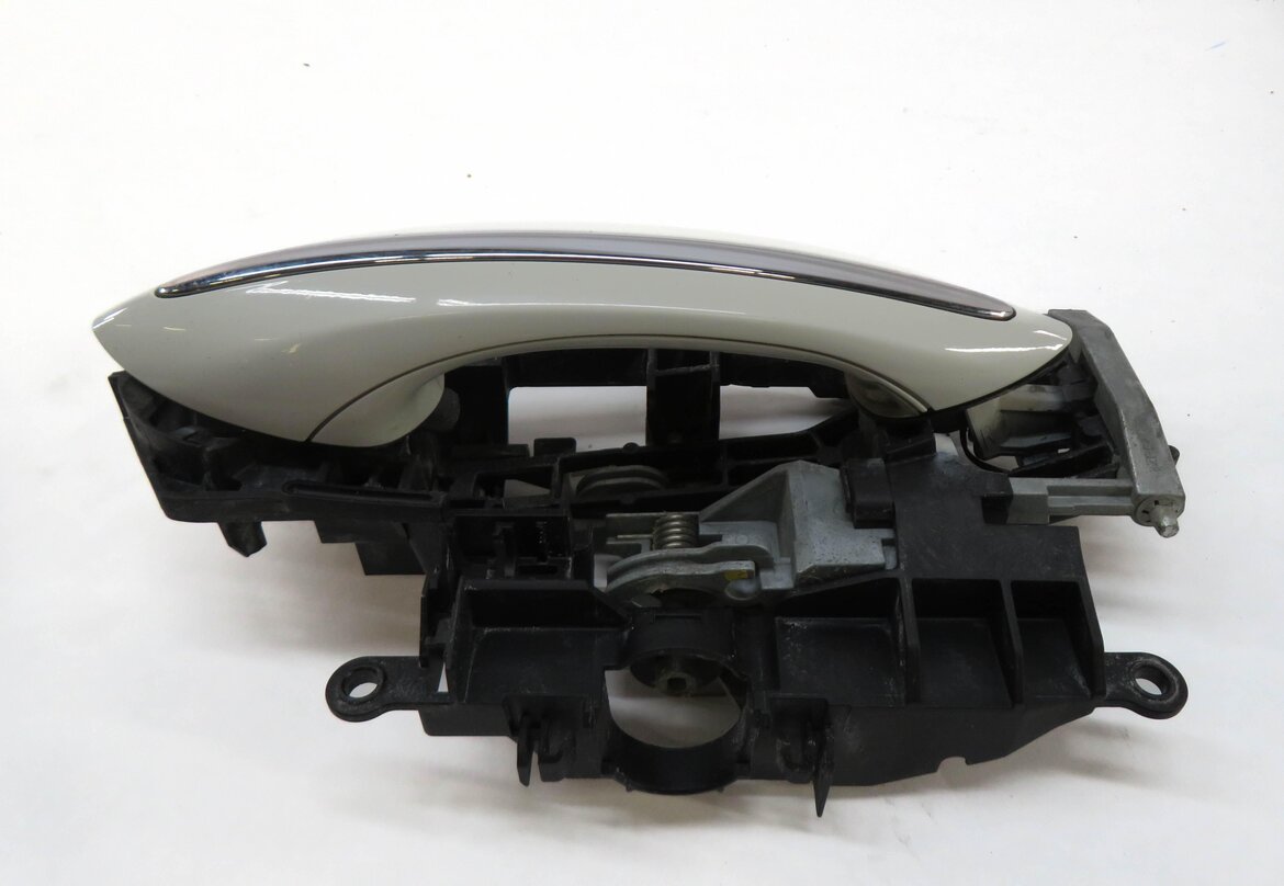 Thumbnail 3: 09-18 BMW 5 6 7 SERIES (F01 F10 F12) RIGHT FRONT COMFORT DOOR HANDLE (WHITE 300)