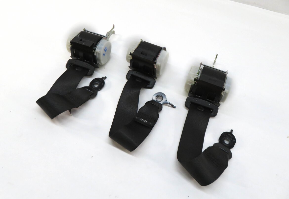 2013 BMW 750i (F01) REAR SEAT SEATBELT BUCKLE RETRACTOR SET-3 (BLACK)