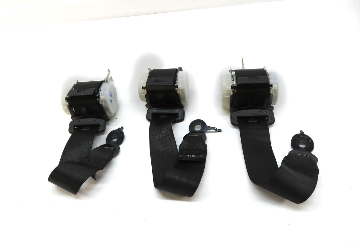 Thumbnail 2: 2013 BMW 750i (F01) REAR SEAT SEATBELT BUCKLE RETRACTOR SET-3 (BLACK)