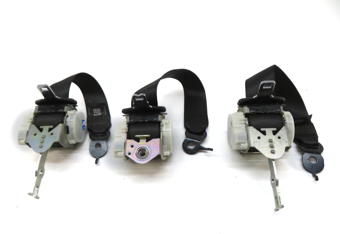 Thumbnail 3: 2013 BMW 750i (F01) REAR SEAT SEATBELT BUCKLE RETRACTOR SET-3 (BLACK)