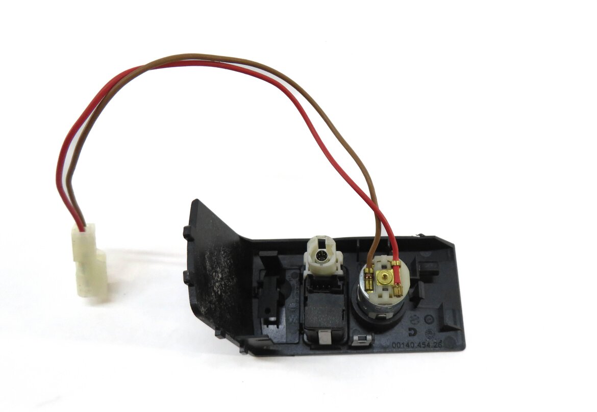 Thumbnail 4: 2013 BMW 750i (F01) RADIO STEREO AUXILIARY AUDIO USB INPUT JACK w/ 12v SOCKET