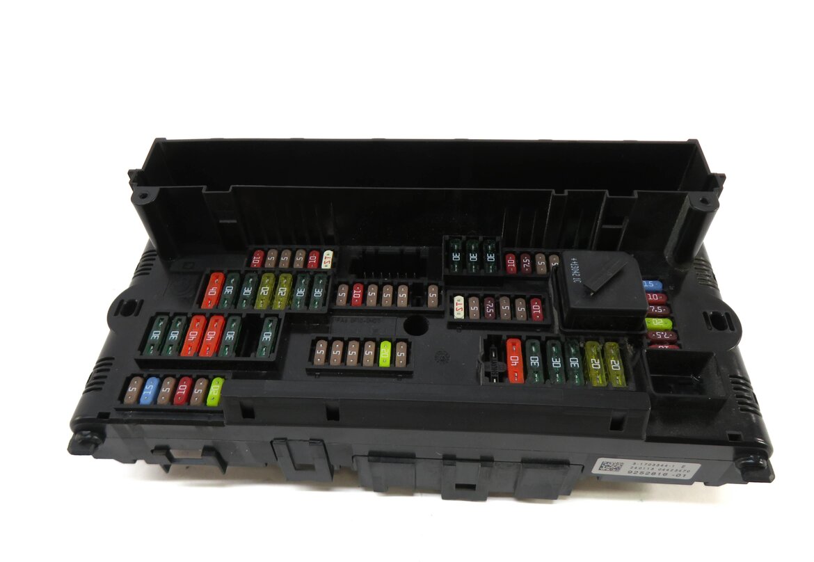 Thumbnail 2: 2013 BMW 750i (F01) FRONT POWER DISTRIBUTION FUSE BOX
