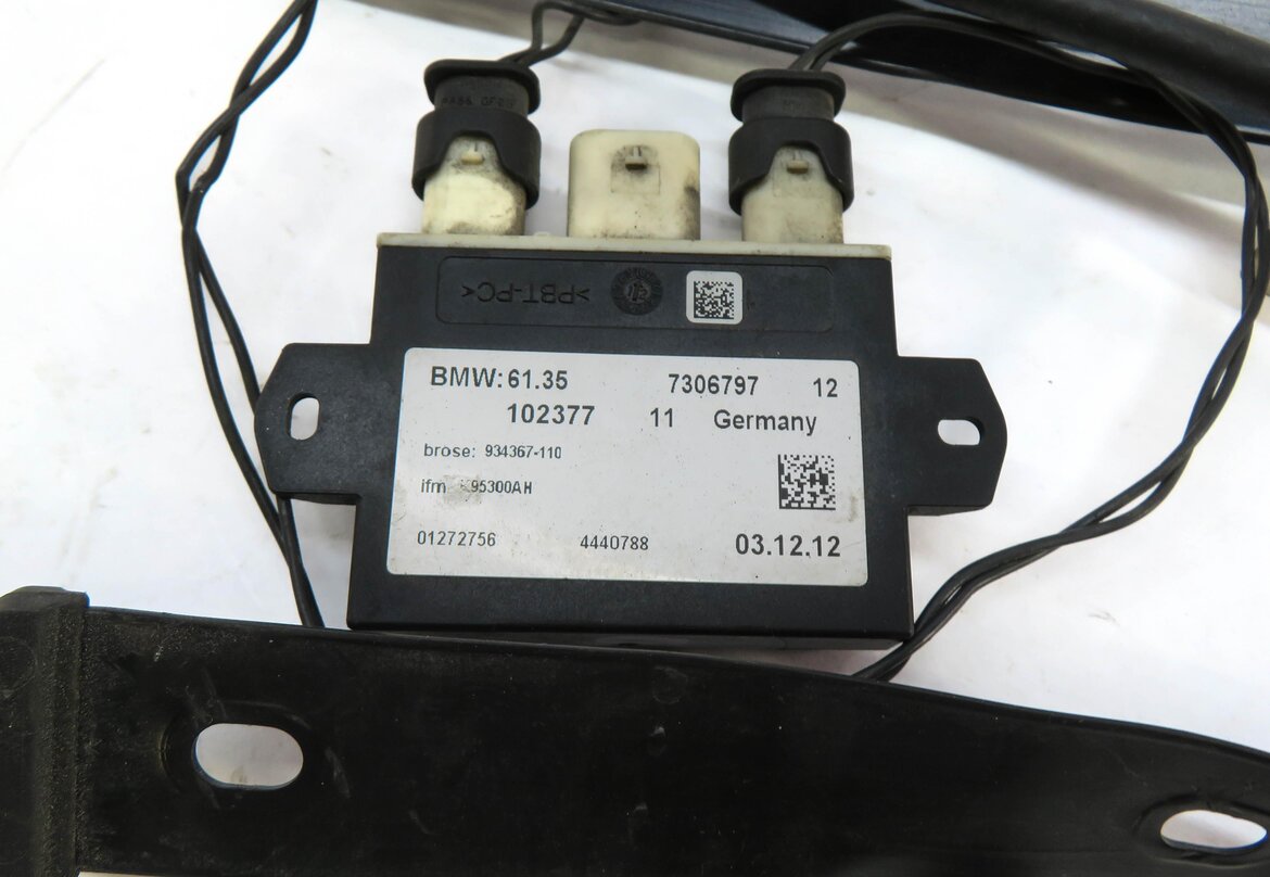 Thumbnail 6: 12-17 BMW 3 4 5 7 X3 X6 (F01 F10 F30) TRUNK KICK PAD SENSOR SMART OPENER MODULE