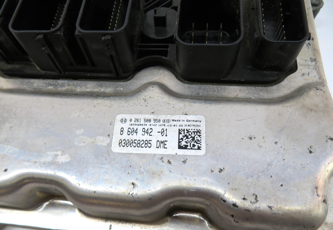Thumbnail 14: 2013 BMW 750i (F01) 4.4L N63 TURBO ENGINE CAS4 DME IMMOBILIZER MODULE KEY SET