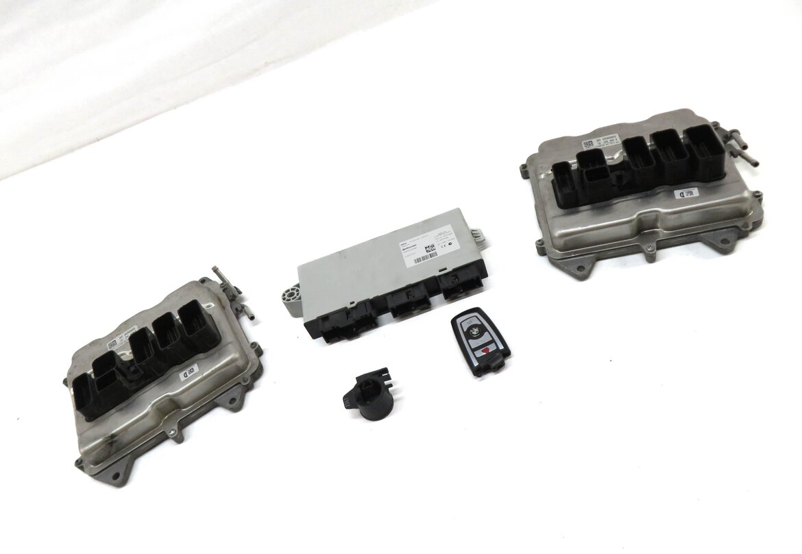 Thumbnail 16: 2013 BMW 750i (F01) 4.4L N63 TURBO ENGINE CAS4 DME IMMOBILIZER MODULE KEY SET