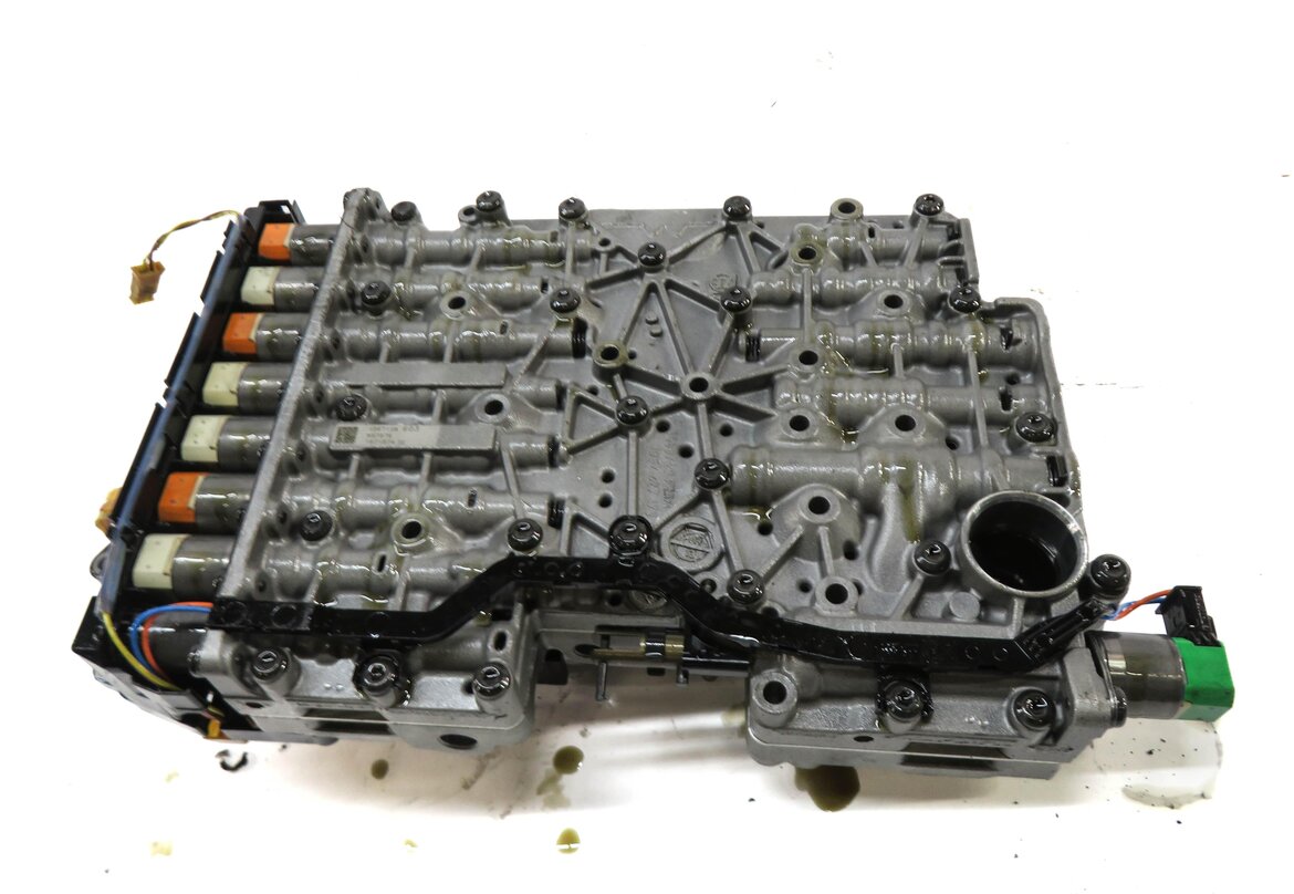 Thumbnail 4: 13-19 BMW 550i 650i 750i (F01 F02 F06 F07 F10 F12) AWD TRANSMISSION VALVE BODY