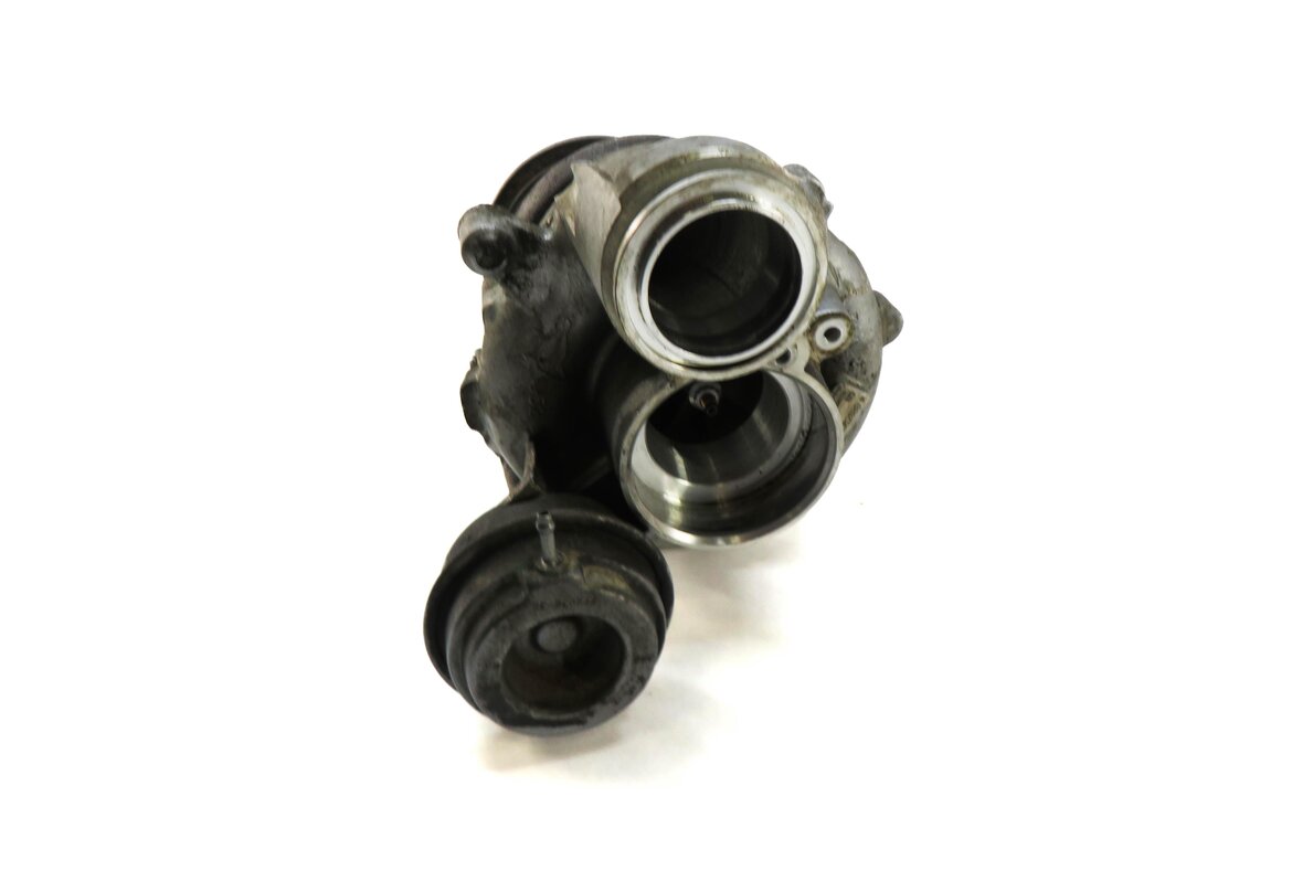 Thumbnail 2: 13-19 BMW 5 6 7 X5 X6 (F01 F02 F04 F06 F07 F10 F12) 4.4L N63 RIGHT TURBOCHARGER