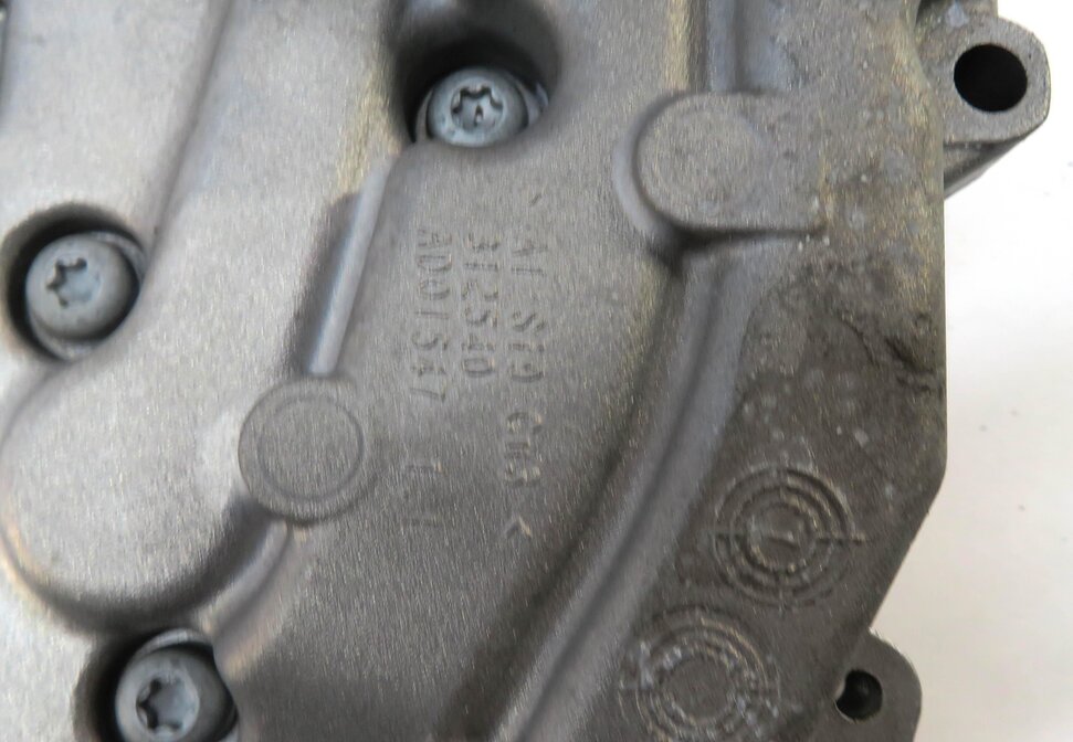 Thumbnail 6: 2009 PORSCHE CAYMAN (987) 2.9L M96 ENGINE OIL COOLER FILTER HOUSING