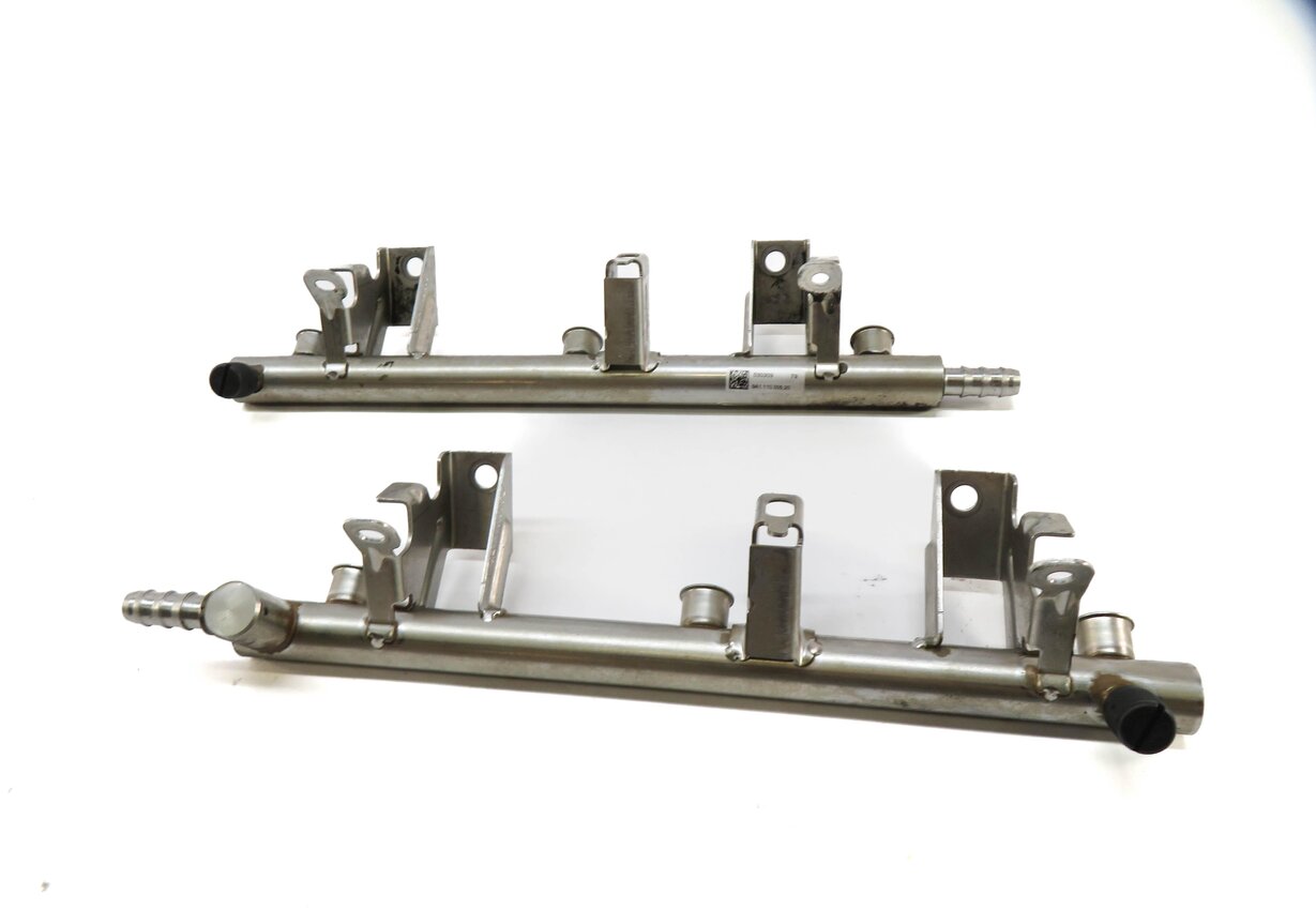 Thumbnail 2: 2009 PORSCHE CAYMAN (987) 2.9L M96 ENGINE FUEL INJECTION FUEL RAIL SET