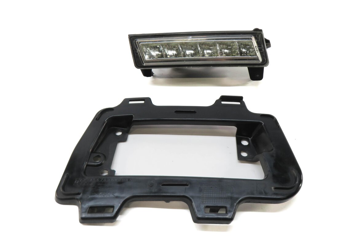 Thumbnail 2: 10-12 MERCEDES GL550 GLK350 (X164 X204) RIGHT FRONT PASSENGER LED FOGLIGHT LAMP
