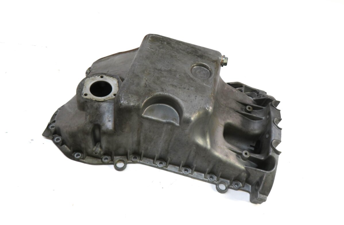 2004-2006 PORSCHE CAYENNE (955) 3.2L VR6 ENGINE OIL PAN