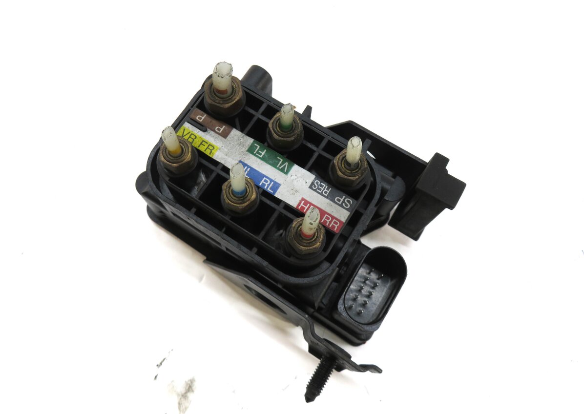 2010 MERCEDES S400 (W221) AIR SUSPENSION VALVE BLOCK