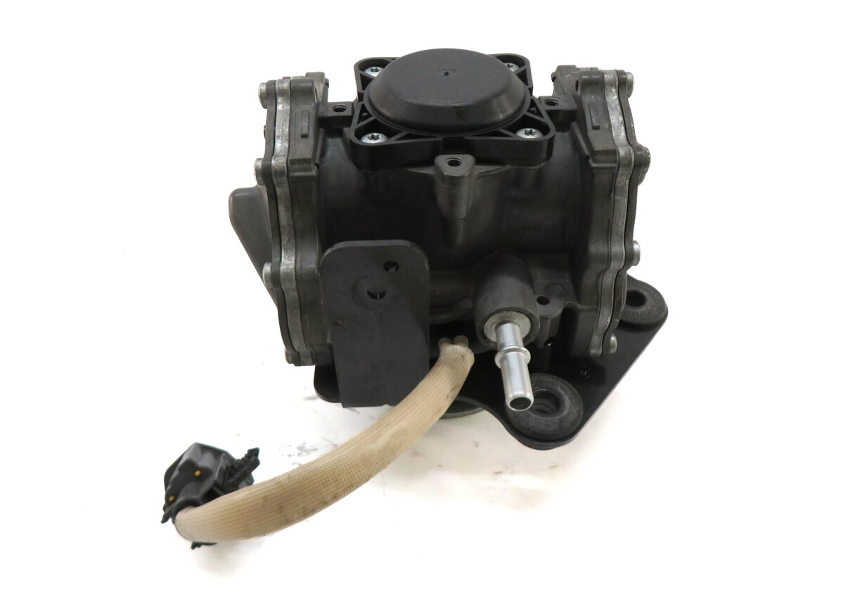 Thumbnail 3: 2010 MERCEDES S400 (W221) HYBRID - BRAKE VACUUM PUMP