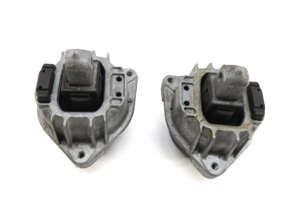 Thumbnail 3: 2014 BMW M6 ///M (F06) 4.4L S63 TWIN TURBO ENGINE LEFT & RIGHT MOTOR MOUNT SET