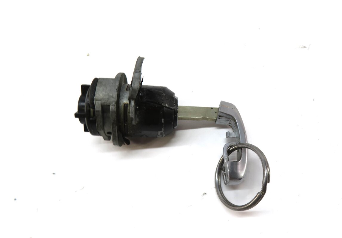 Thumbnail 6: 2014 BMW M6 ///M (F06) LEFT FRONT DRIVER DOOR LOCK CYLINDER w/ KEY