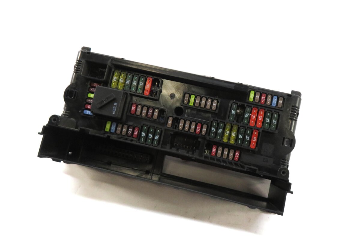 2014 BMW M6 ///M (F06) FRONT POWER DISTRIBUTION FUSE BOX