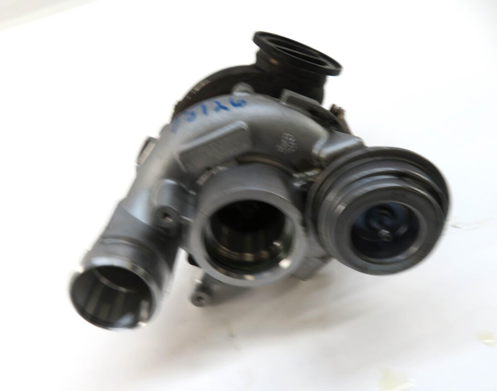 Thumbnail 2: 12-15 BMW M5 M6 ///M (F06 F10 F12 F13) 4.4L S63 ENGINE RIGHT TURBO TURBOCHARGER