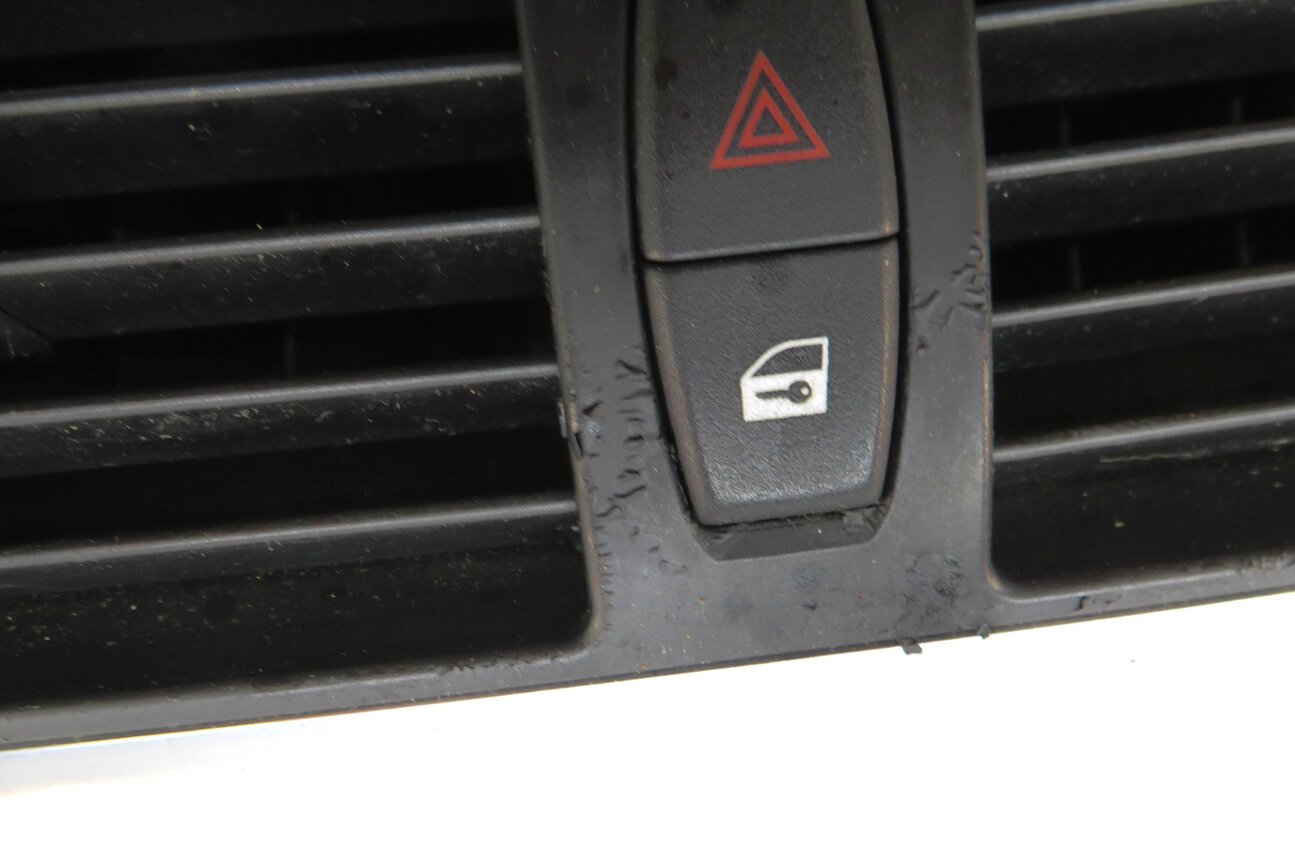 Thumbnail 6: 2007 BMW X5 (E70) CENTER DASH HEATER A/C AIR VENT w/ HAZARD & LOCK SWITCH