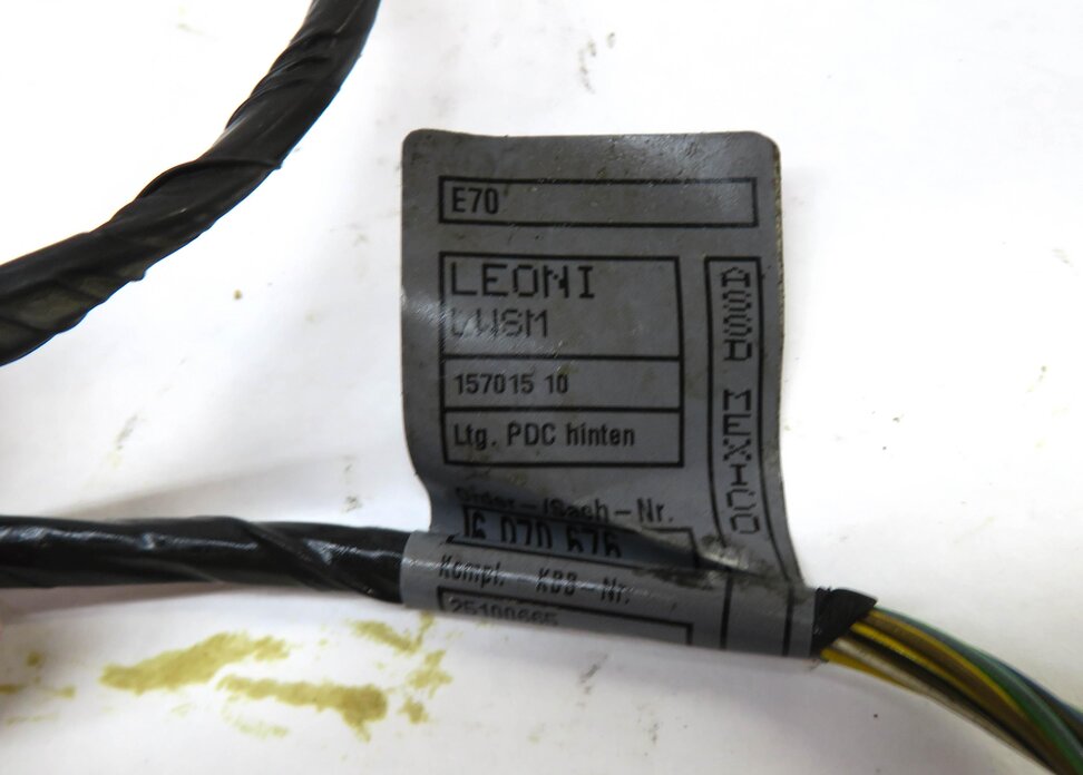 Thumbnail 3: 2007 BMW X5 (E70) REAR PDC PARK DISTANCE SENSOR SET w/ HARNESS (BLACK)