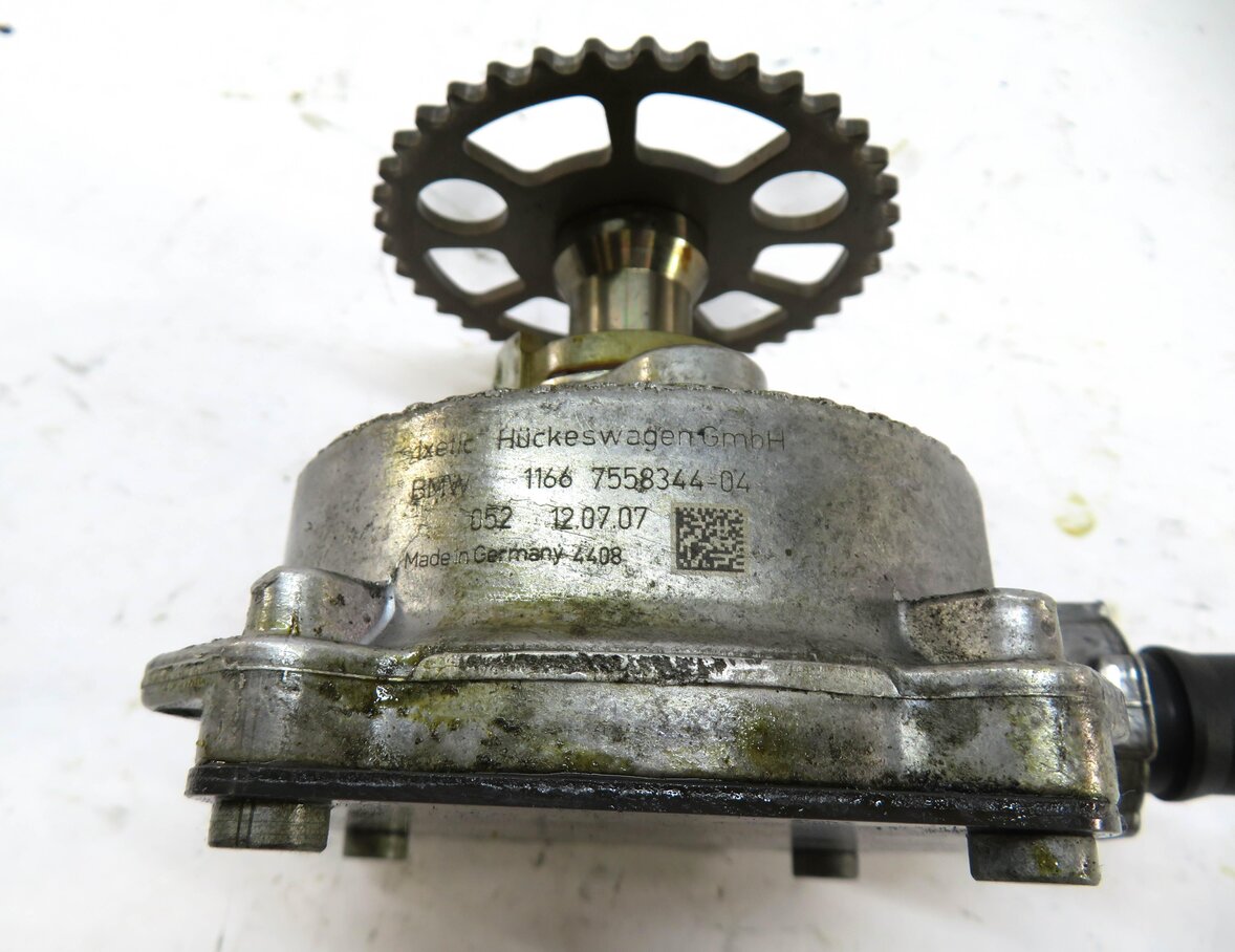 Thumbnail 5: 2007-2013 BMW 128i 323i 328i 528i X3 X5 Z4 (E87 E90 E60 F25 E70 E89) VACUUM PUMP