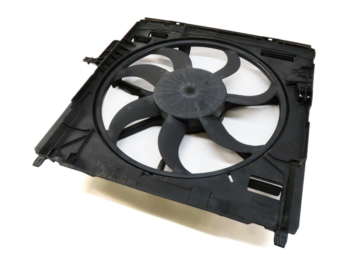2007-2010 BMW X5 (E70) RADIATIOR COOLING FAN MOTOR w/ SHROUD (600 WATT)