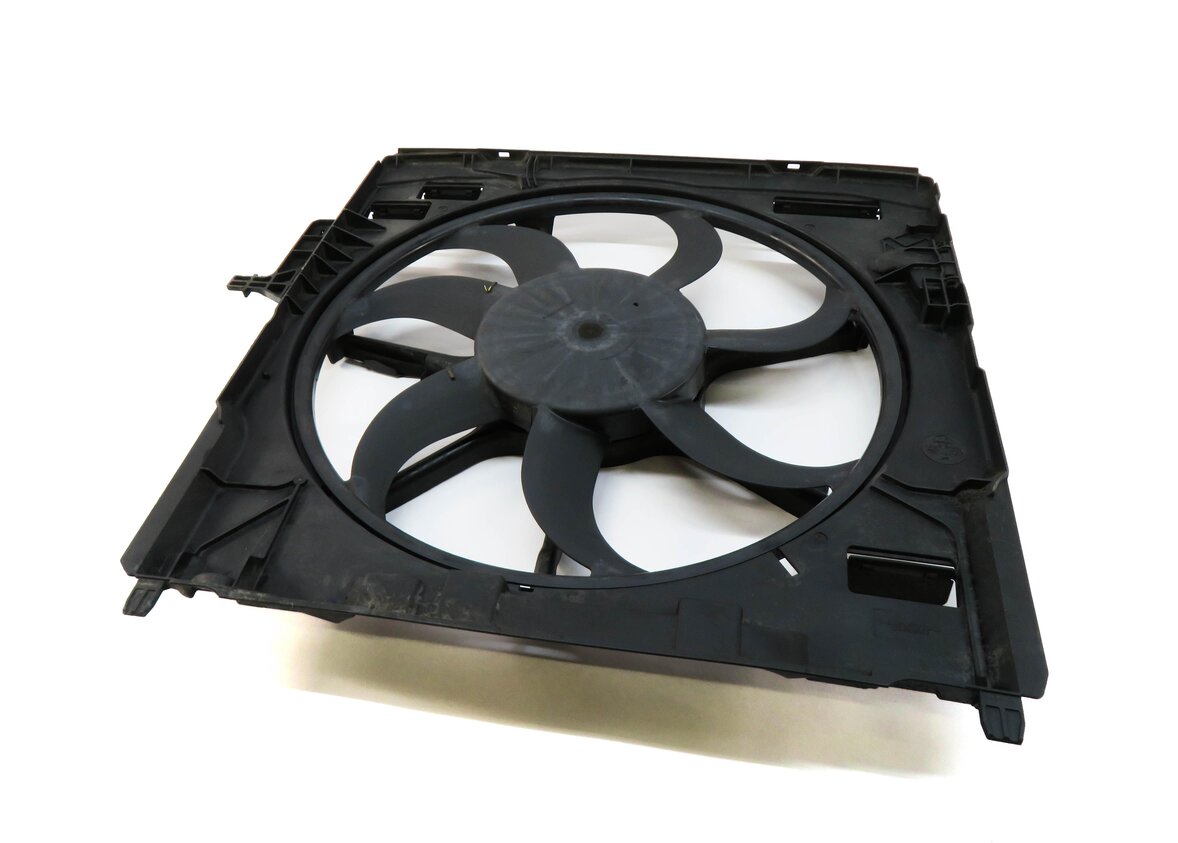 Thumbnail 2: 2007-2010 BMW X5 (E70) RADIATIOR COOLING FAN MOTOR w/ SHROUD (600 WATT)