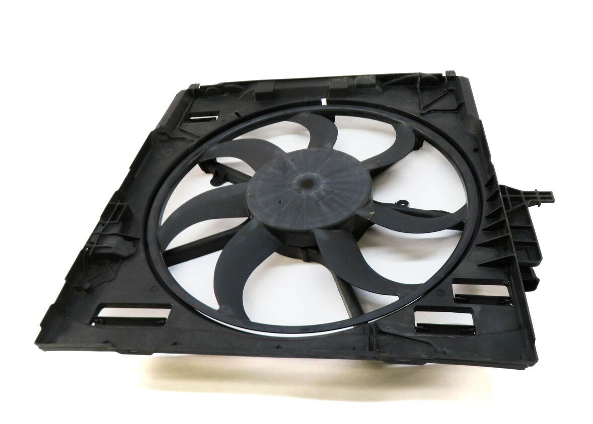 Thumbnail 3: 2007-2010 BMW X5 (E70) RADIATIOR COOLING FAN MOTOR w/ SHROUD (600 WATT)