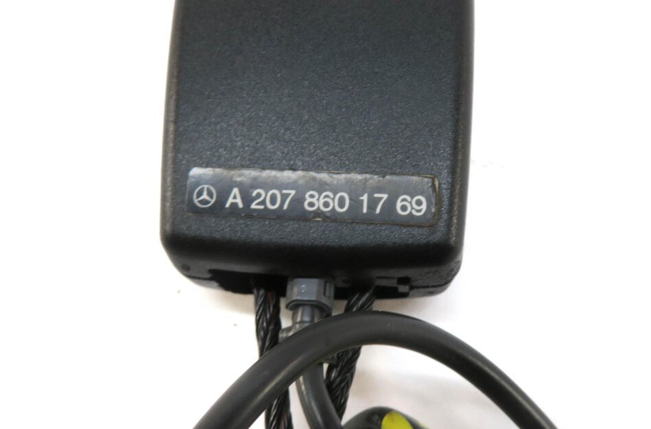 Thumbnail 4: 10-17 MERCEDES C E (A207 C204 C207) COUPE CONVERTIBLE DRIVER SEATBELT RECEIVER
