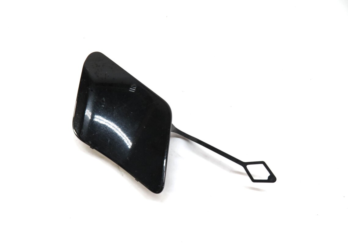 2013 MERCEDES C250 (W204) RIGHT FRONT PASSENGER TOW HOOK COVER TRIM (BLACK 040U)
