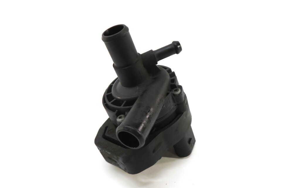 Thumbnail 2: 2013 MERCEDES C250 (W204) 1.8L M271 TURBO ENGINE AUXILIARY WATER PUMP