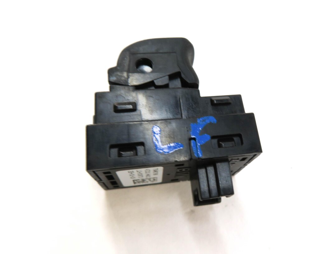 Thumbnail 5: 2019 BMW 330i (G20) TRUNK RELEASE SWITCH BUTTON