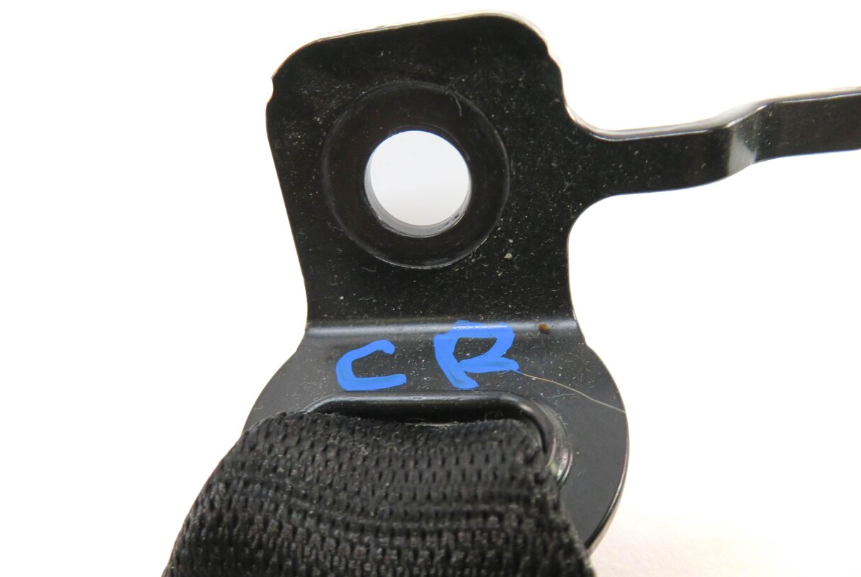 Thumbnail 4: 2019 BMW 330i (G20) REAR SEAT CENTER SEATBELT BUCKLE RECEIVER (BLACK)