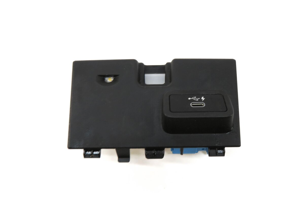 Thumbnail 2: 2019 BMW 330i (G20) USB-C INTERFACE CHARGING PORT PLUG w/ TRIM