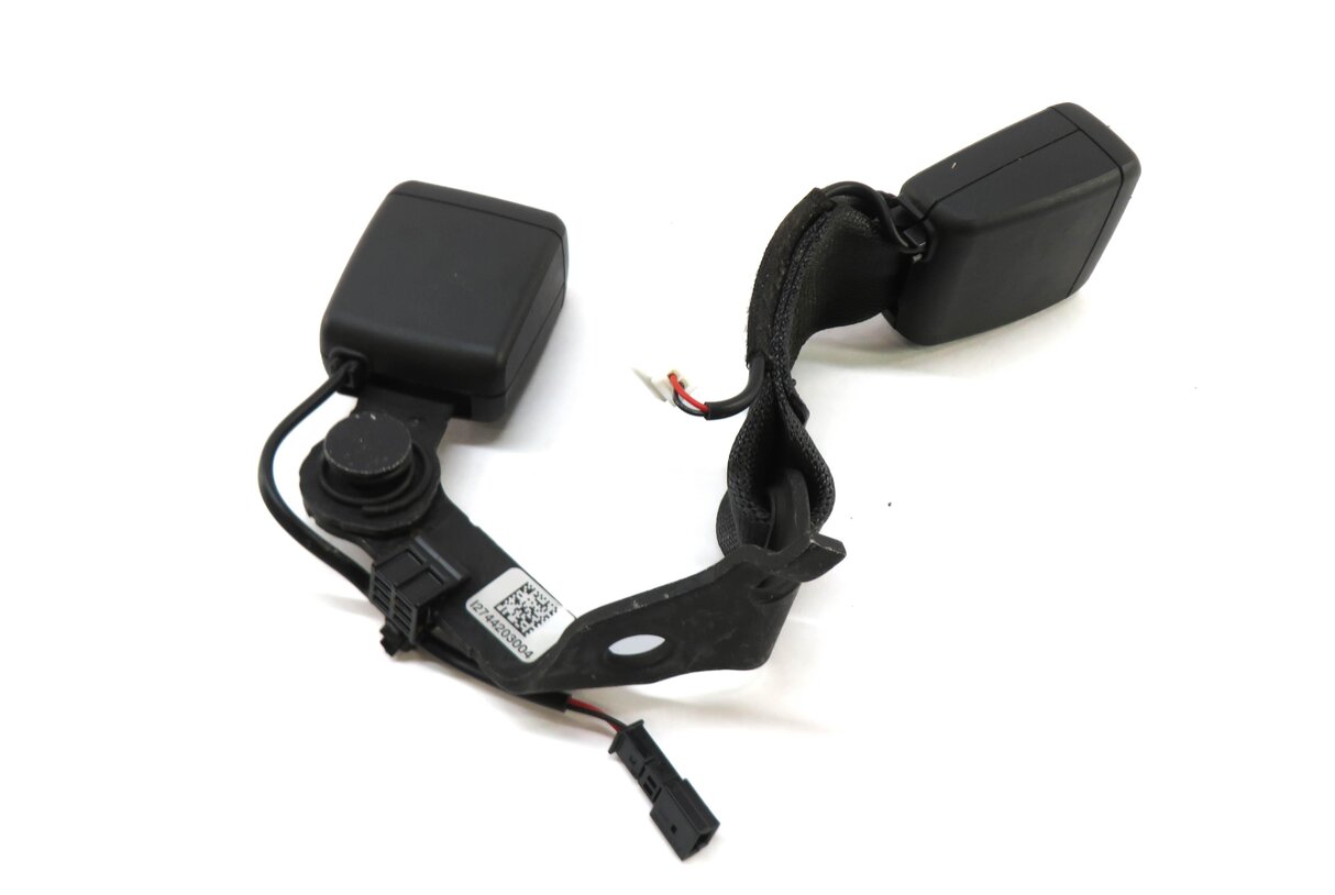 Thumbnail 3: 2019 BMW 330i (G20) REAR SEAT RIGHT & CENTER SEATBELT BUCKLE RECEIVER (BLACK)