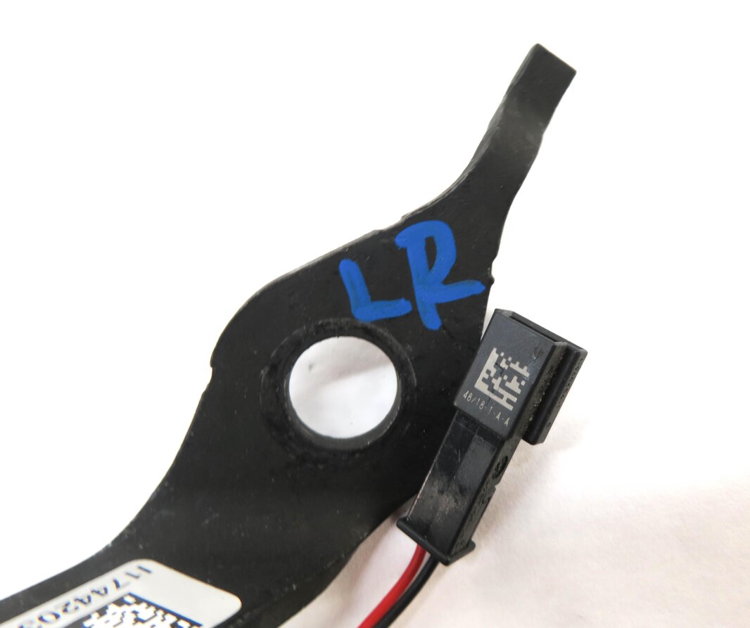 Thumbnail 4: 2019 BMW 330i (G20) REAR SEAT LEFT SEATBELT BUCKLE RECEIVER (BLACK)