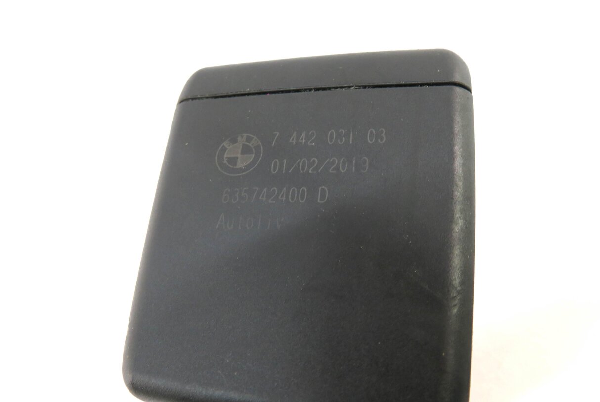 Thumbnail 5: 2019 BMW 330i (G20) REAR SEAT LEFT SEATBELT BUCKLE RECEIVER (BLACK)